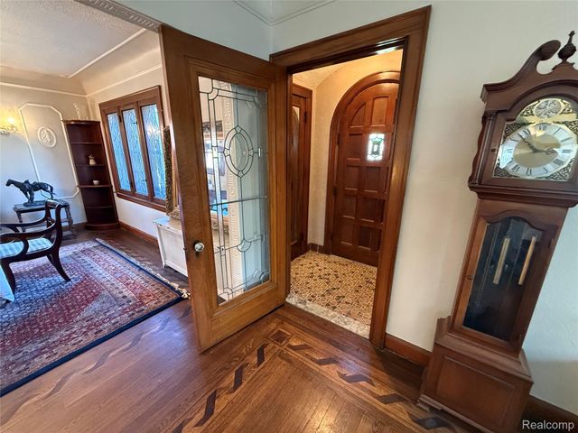 1305 Bedford Road, Grosse Pointe Park, MI 48230