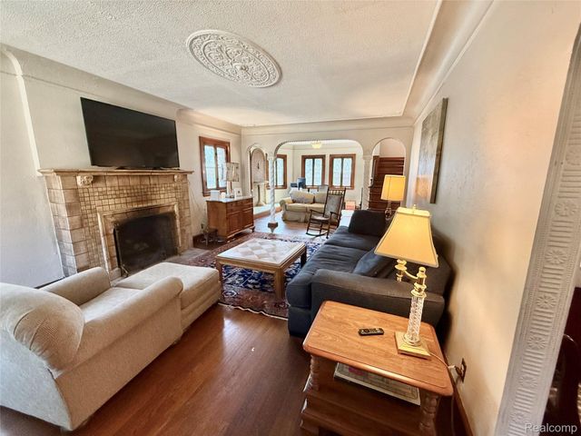 1305 Bedford Road, Grosse Pointe Park, MI 48230