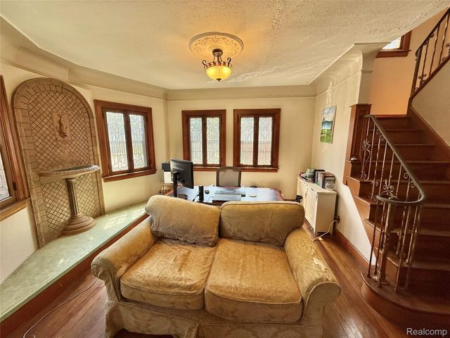 1305 Bedford Road, Grosse Pointe Park, MI 48230
