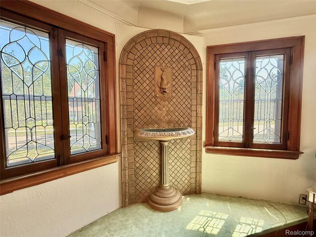 1305 Bedford Road, Grosse Pointe Park, MI 48230