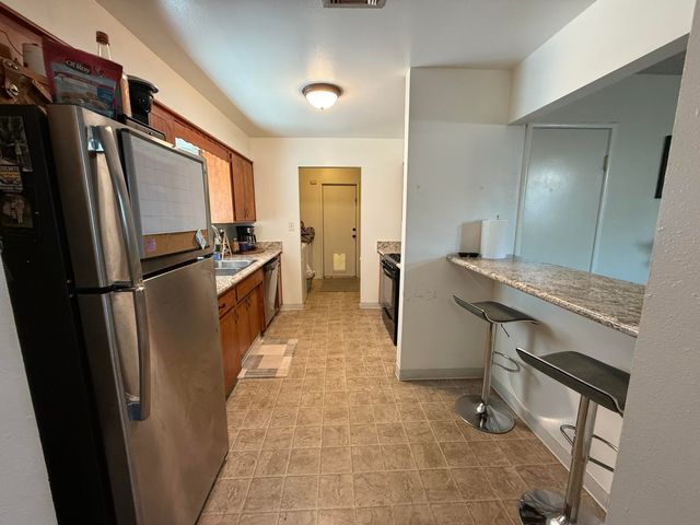 3425 W Laurel Avenue, Visalia, CA 93277