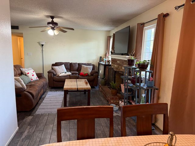 3425 W Laurel Avenue, Visalia, CA 93277