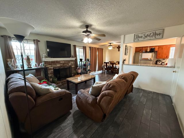 3425 W Laurel Avenue, Visalia, CA 93277