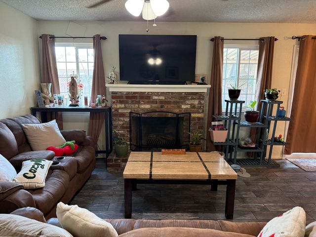 3425 W Laurel Avenue, Visalia, CA 93277