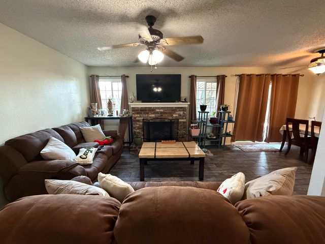 3425 W Laurel Avenue, Visalia, CA 93277