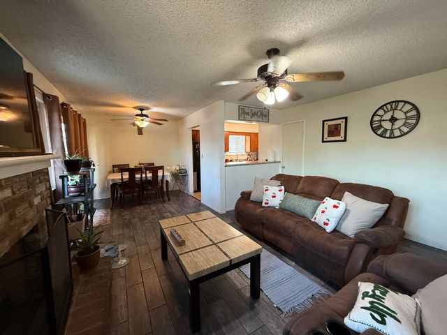 3425 W Laurel Avenue, Visalia, CA 93277