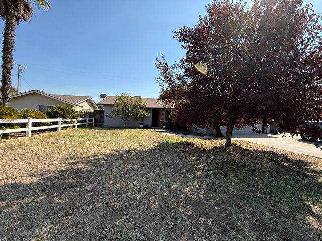 3425 W Laurel Avenue, Visalia, CA 93277