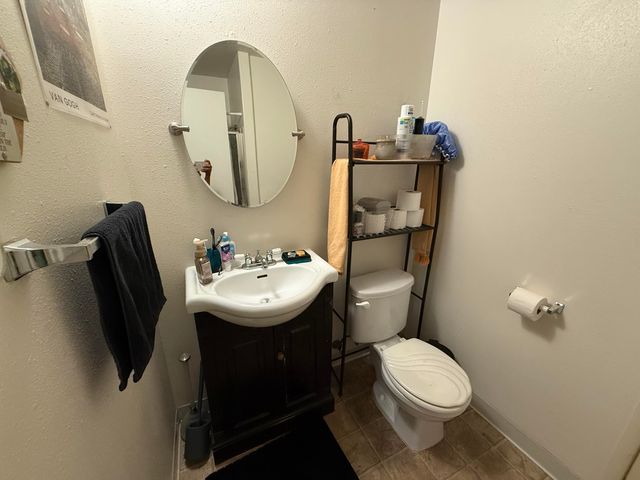 3425 W Laurel Avenue, Visalia, CA 93277