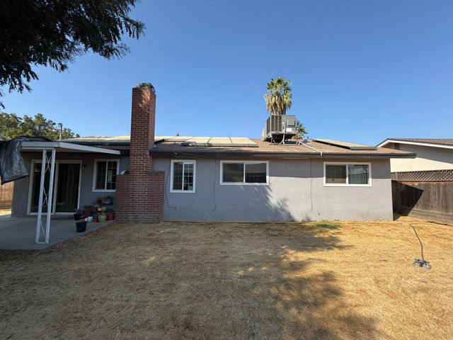 3425 W Laurel Avenue, Visalia, CA 93277