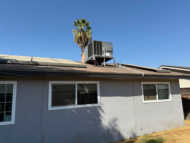 3425 W Laurel Avenue, Visalia, CA 93277