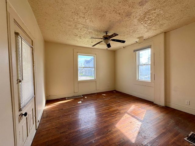 313 E South B Street, Gas City, IN 46933