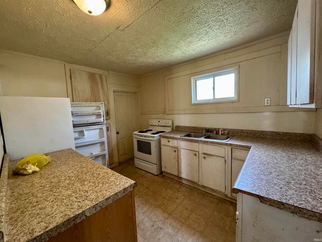 313 E South B Street, Gas City, IN 46933