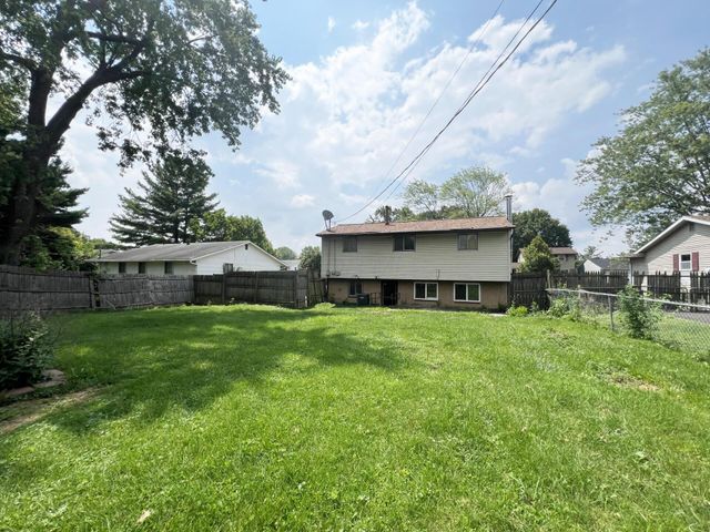 1444 Chesterton Square N, Columbus, OH 43229