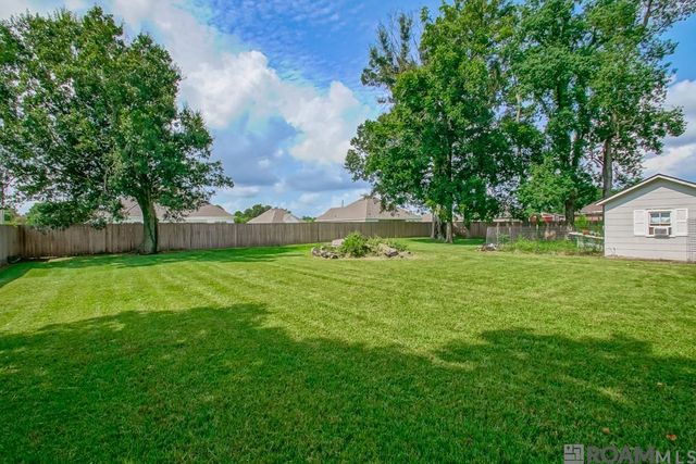 40035 Cornerview Rd, Gonzales, LA 70737