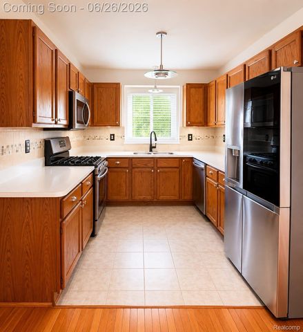 17014 Country Ridge Lane, Macomb Township, MI 48044
