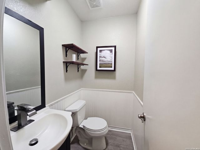 306 RANCHERO RD, Kerrville, TX 78028
