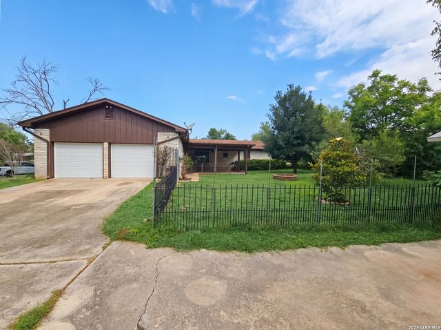306 RANCHERO RD, Kerrville, TX 78028