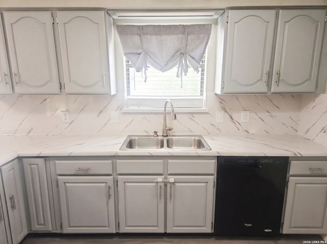 306 RANCHERO RD, Kerrville, TX 78028