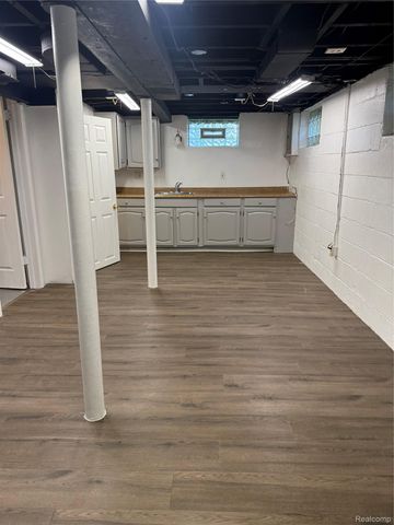 7535 REPUBLIC Avenue, Warren, MI 48091
