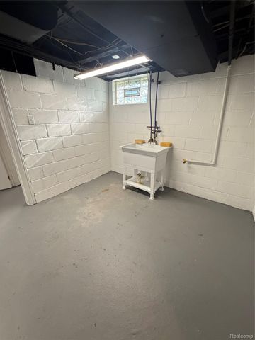 7535 REPUBLIC Avenue, Warren, MI 48091