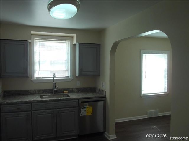 7535 REPUBLIC Avenue, Warren, MI 48091