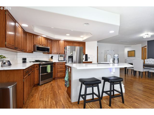 1067 Se DOGWOOD Ln, Gresham, OR 97080