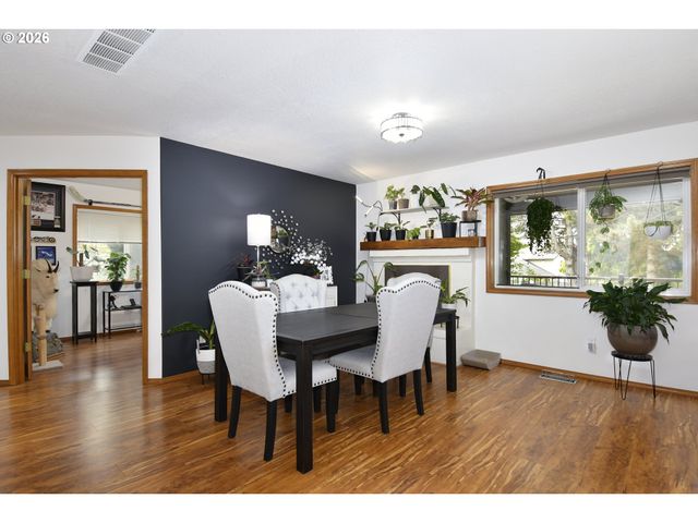 1067 Se DOGWOOD Ln, Gresham, OR 97080