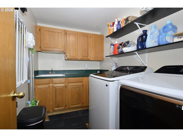 1067 Se DOGWOOD Ln, Gresham, OR 97080