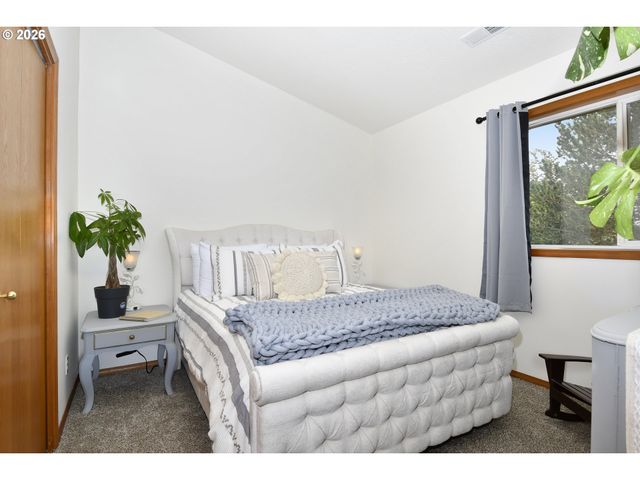 1067 Se DOGWOOD Ln, Gresham, OR 97080