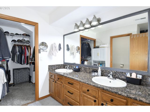1067 Se DOGWOOD Ln, Gresham, OR 97080