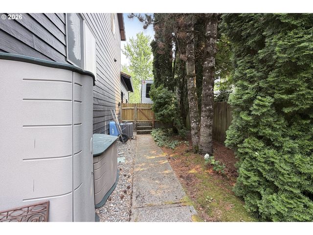 1067 Se DOGWOOD Ln, Gresham, OR 97080
