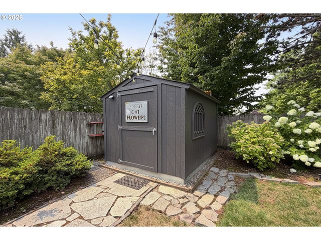 1067 Se DOGWOOD Ln, Gresham, OR 97080