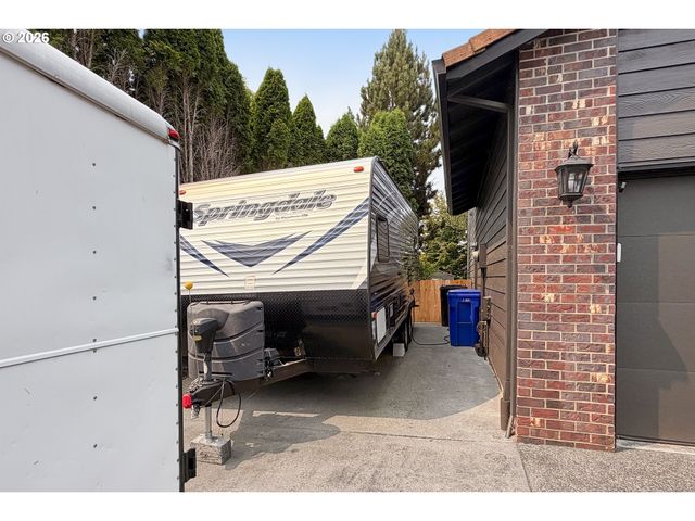 1067 Se DOGWOOD Ln, Gresham, OR 97080