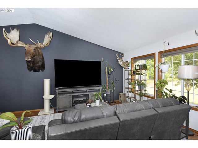 1067 Se DOGWOOD Ln, Gresham, OR 97080
