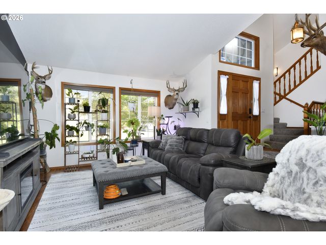 1067 Se DOGWOOD Ln, Gresham, OR 97080