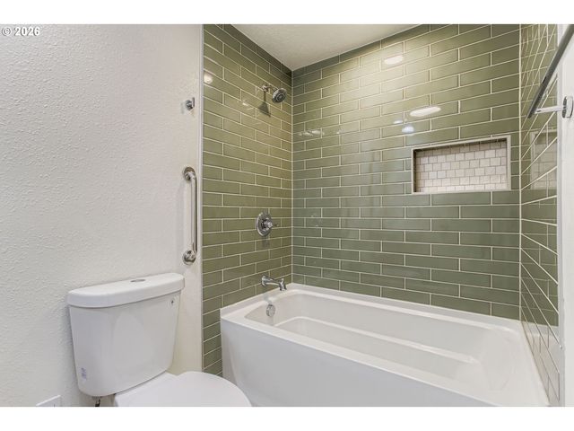 13541 Sw 63RD Pl, Portland, OR 97219