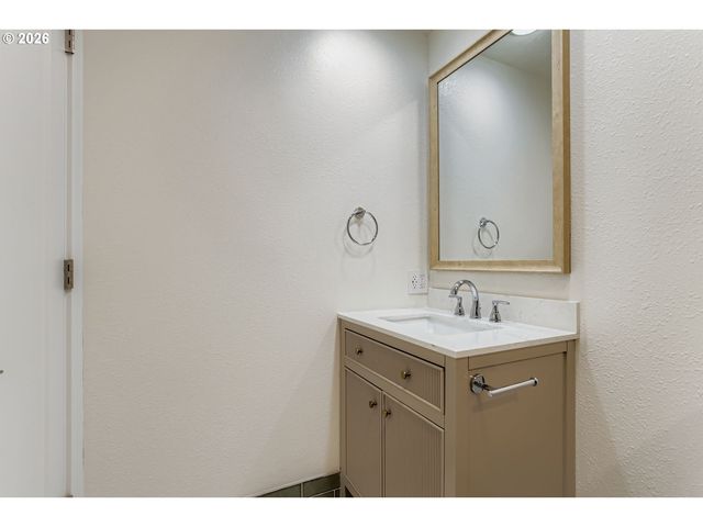 13541 Sw 63RD Pl, Portland, OR 97219