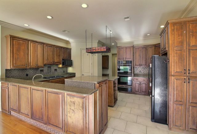 580 HICKORY LAKE RD, Eads, TN 38028