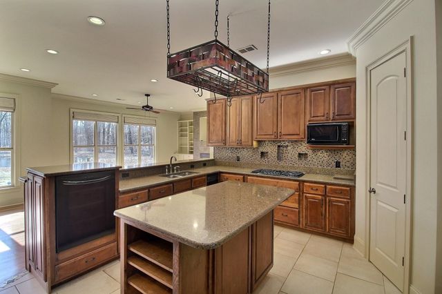 580 HICKORY LAKE RD, Eads, TN 38028