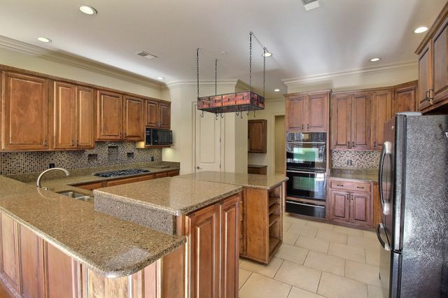 580 HICKORY LAKE RD, Eads, TN 38028