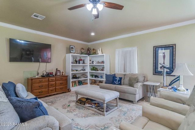 1834 E Bridge Street, Breaux Bridge, LA 70517