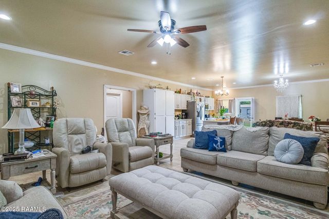 1834 E Bridge Street, Breaux Bridge, LA 70517