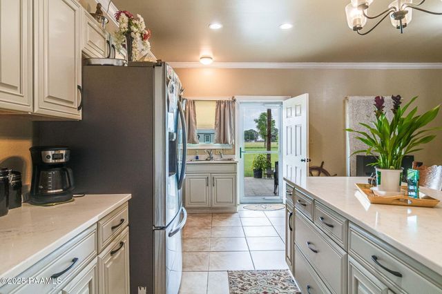 1834 E Bridge Street, Breaux Bridge, LA 70517