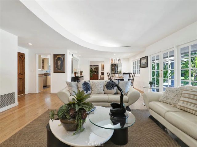 19143 Marilla, Northridge, CA 91324