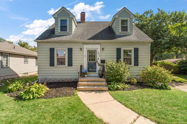 8433 Kraay Avenue, Munster, IN 46321