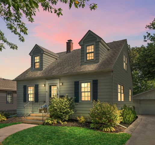 8433 Kraay Avenue, Munster, IN 46321