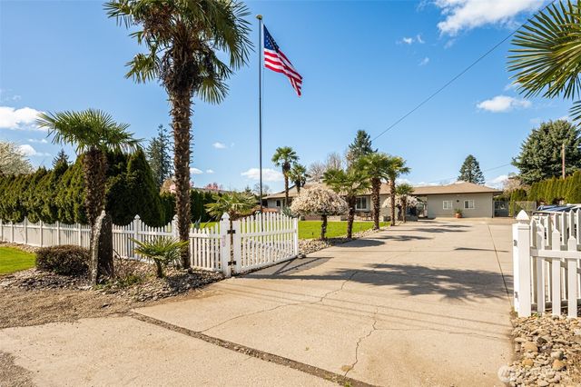 2126 Lewis River Road, Woodland, WA 98674