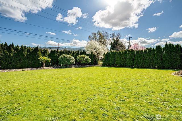 2126 Lewis River Road, Woodland, WA 98674