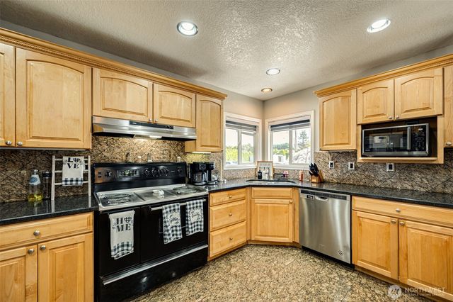 2126 Lewis River Road, Woodland, WA 98674