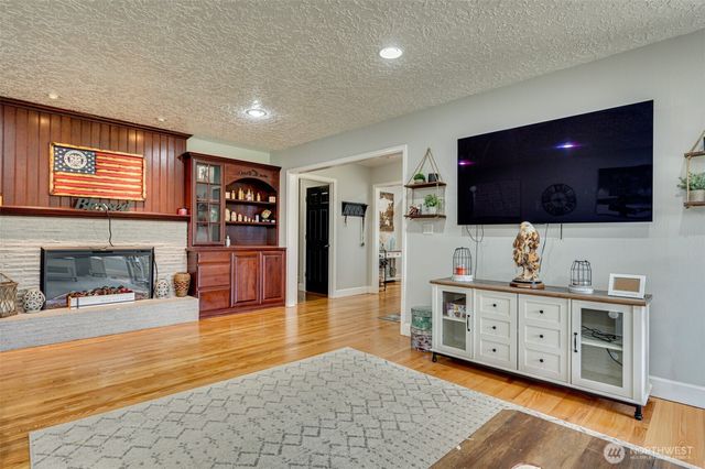 2126 Lewis River Road, Woodland, WA 98674